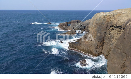 島根県日御碕の断崖絶壁 島根県日御碕の断崖絶壁 64113062