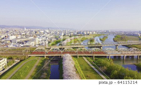 京都の桜並木 64115214
