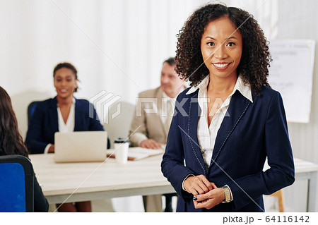 Confident smiling businesswoman 64116142