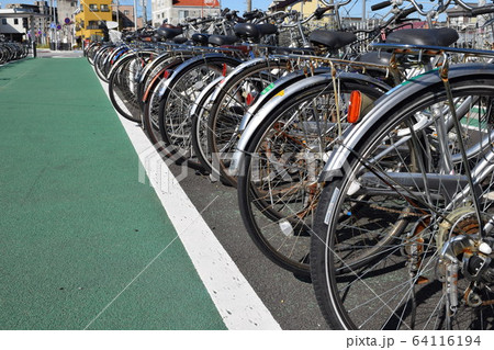 自転車置き場 64116194