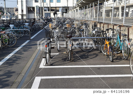 自転車置き場 64116196