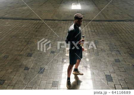 Jogger drinking vitamin water Jogger drinking vitamin water 64116689