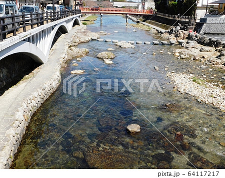 長門湯本の八千代橋を望む散策道 長門湯本の八千代橋を望む散策道 64117217