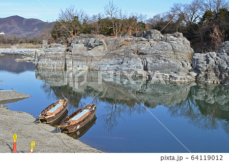 長瀞 冬の景色 岩畳と荒川と舟 長瀞 冬の景色 岩畳と荒川と舟 64119012