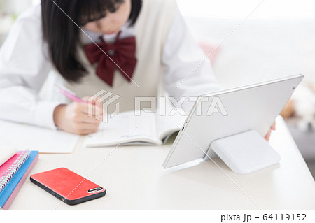 女子学生 自宅学習 女子学生 自宅学習 64119152