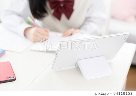 女子学生 自宅学習 女子学生 自宅学習 64119153