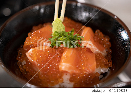 鮭いくら丼　海鮮丼 64119333