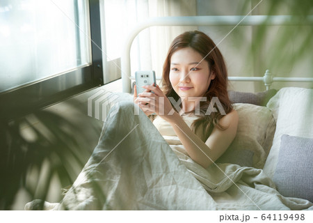 女性 女 女の子 64119498