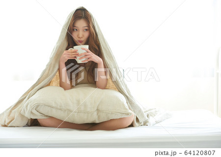 女性 女 女の子 64120807