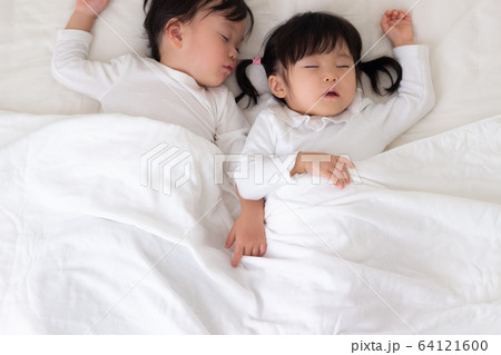 子供 昼寝 子供 昼寝 64121600