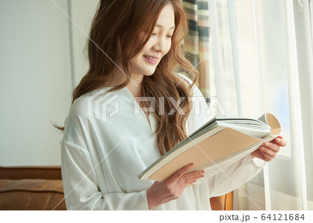 女性 女 女の子 64121684