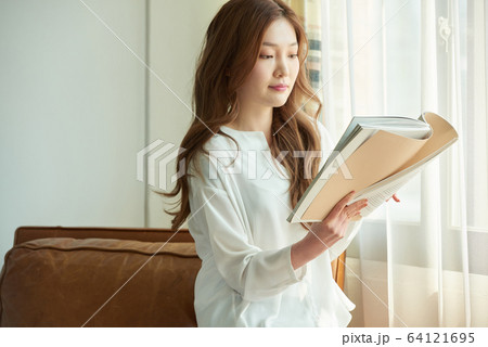 女性 女 女の子 64121695