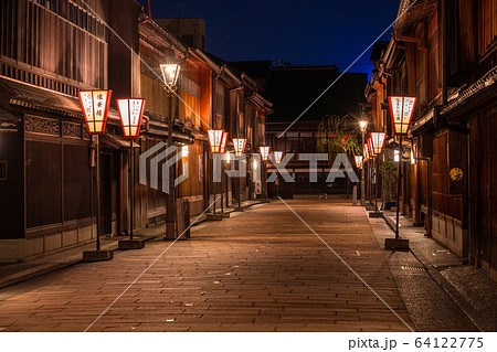 《石川県》ひがし茶屋街の夜景・金沢市 64122775