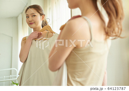 女性 女 女の子 64123787