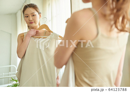 女性 女 女の子 64123788