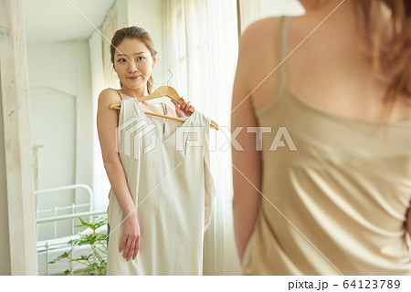 女性 女 女の子 64123789