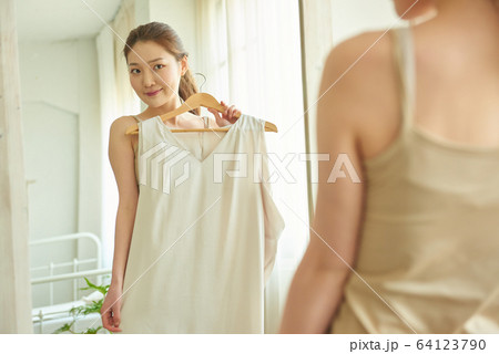女性 女 女の子 64123790