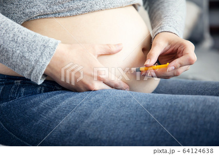 Pregnant woman makes an injection Pregnant woman makes an injection 64124638