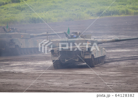 10式戦車 64128382