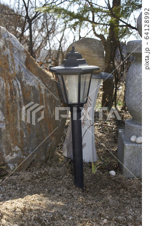 街灯 電気 公園 64128992