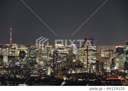東京都心の夜景とスカイツリー(渋谷スクランブルスクエアより撮影) 東京都心の夜景とスカイツリー(渋谷スクランブルスクエアより撮影) 64129120