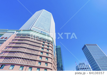 大阪 キタ 都市景観 阪急前交差点付近 大阪 キタ 都市景観 阪急前交差点付近 64130357