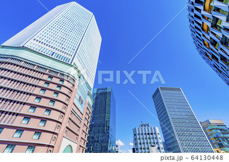 大阪　キタ　都市景観　阪急前交差点付近　　　 64130448