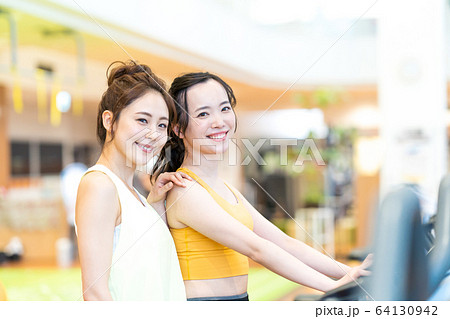 若い女性、スポーツジム 64130942