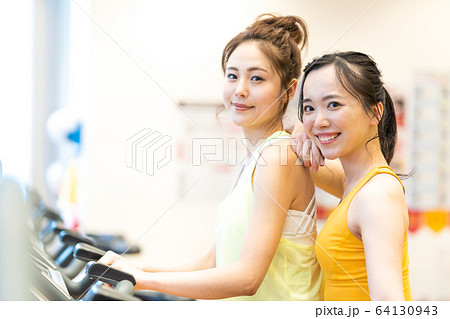 若い女性、スポーツジム 64130943