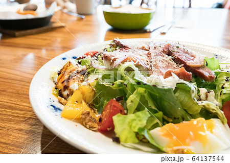 Duck breast salad, including vegetables, fruits, eggs. Duck breast salad, including vegetables, fruits, eggs. 64137544