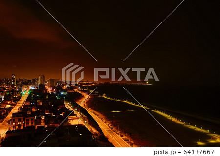 The Pacific Ocean coast on Peru's capital Lima 64137667
