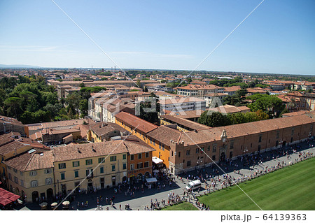 イタリア観光：世界遺産、ピサの斜塔からドゥモ広場 64139363