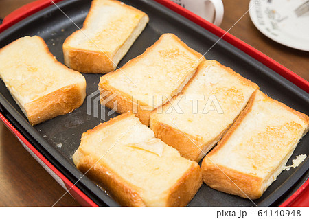 手作りフレンチトースト 64140948