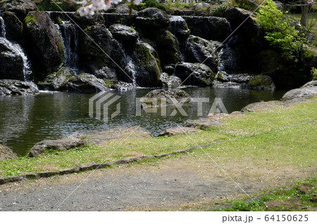 岩屋公園にある小さな池 岩屋公園にある小さな池 64150625