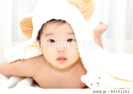 3ヶ月の赤ちゃん 64151161