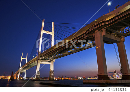 横浜ベイブリッジ夜景 横浜ベイブリッジ夜景 64151331