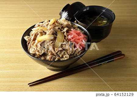 牛丼と味噌汁 64152129