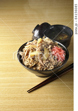 牛丼と味噌汁 64156085