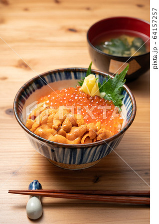 ウニとイクラの二色丼 ウニとイクラの二色丼 64157257
