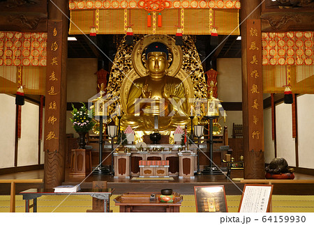 中尊寺本堂の釈迦如来像 64159930