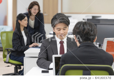 オフィスシーン　イメージ 64160370