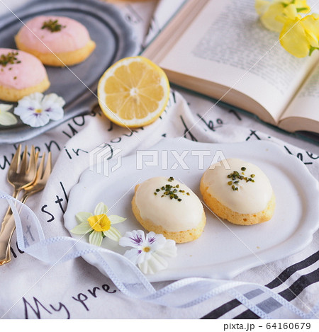 レモンケーキでティータイム レモンケーキでティータイム 64160679