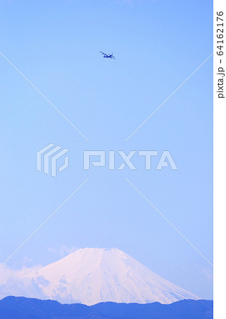 富士山とC130ハーキュリーズ 富士山とC130ハーキュリーズ 64162176