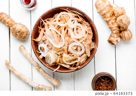 Jerusalem artichoke salad Jerusalem artichoke salad 64163373
