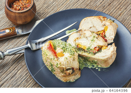 Delicious sliced turkey breast 64164396