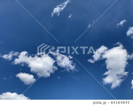 九州に似た形の雲/The clouds look like Kyushuの写真素材 [64164645