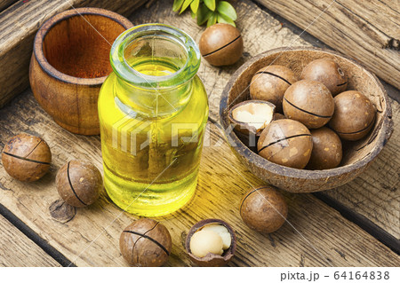 Macadamia nut oil 64164838