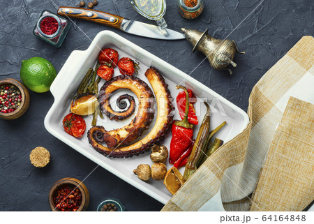 Grilled octopus with vegetable 64164848