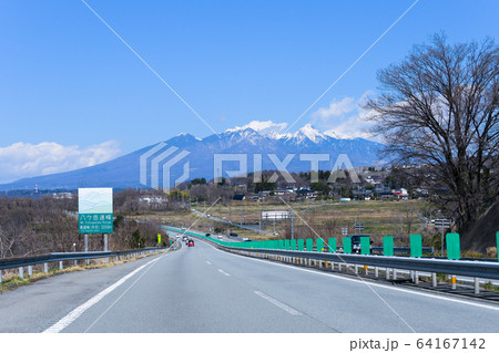 中央高速より見る八ヶ岳 64167142