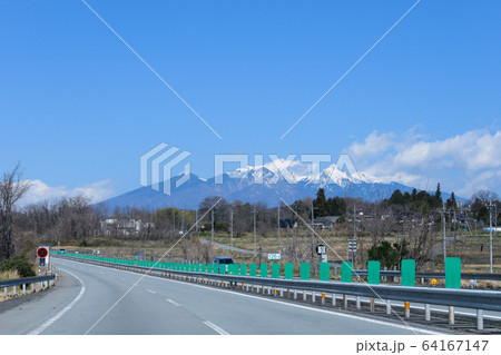 中央高速より見る八ヶ岳 中央高速より見る八ヶ岳 64167147